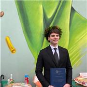 Studente magistrale di biotecnologie mediche farmaceutiche e veterinarie, impartisce lezioni di biologia per medie e superiori